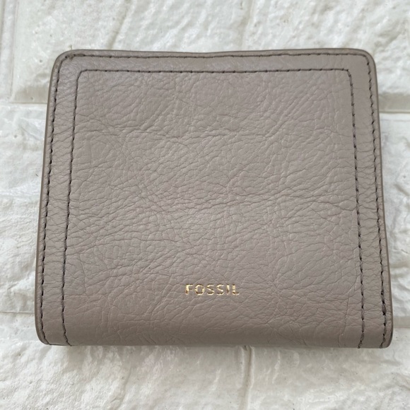 Fossil Emma Mini Wallet Taupe Bi Fold Wallet 4"x3.5" - Picture 1 of 7